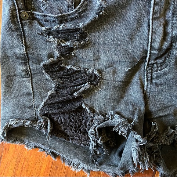 Women’s American Eagle Hi-Rise Shortie Super Stretch Jean Shorts - Picture 2 of 5